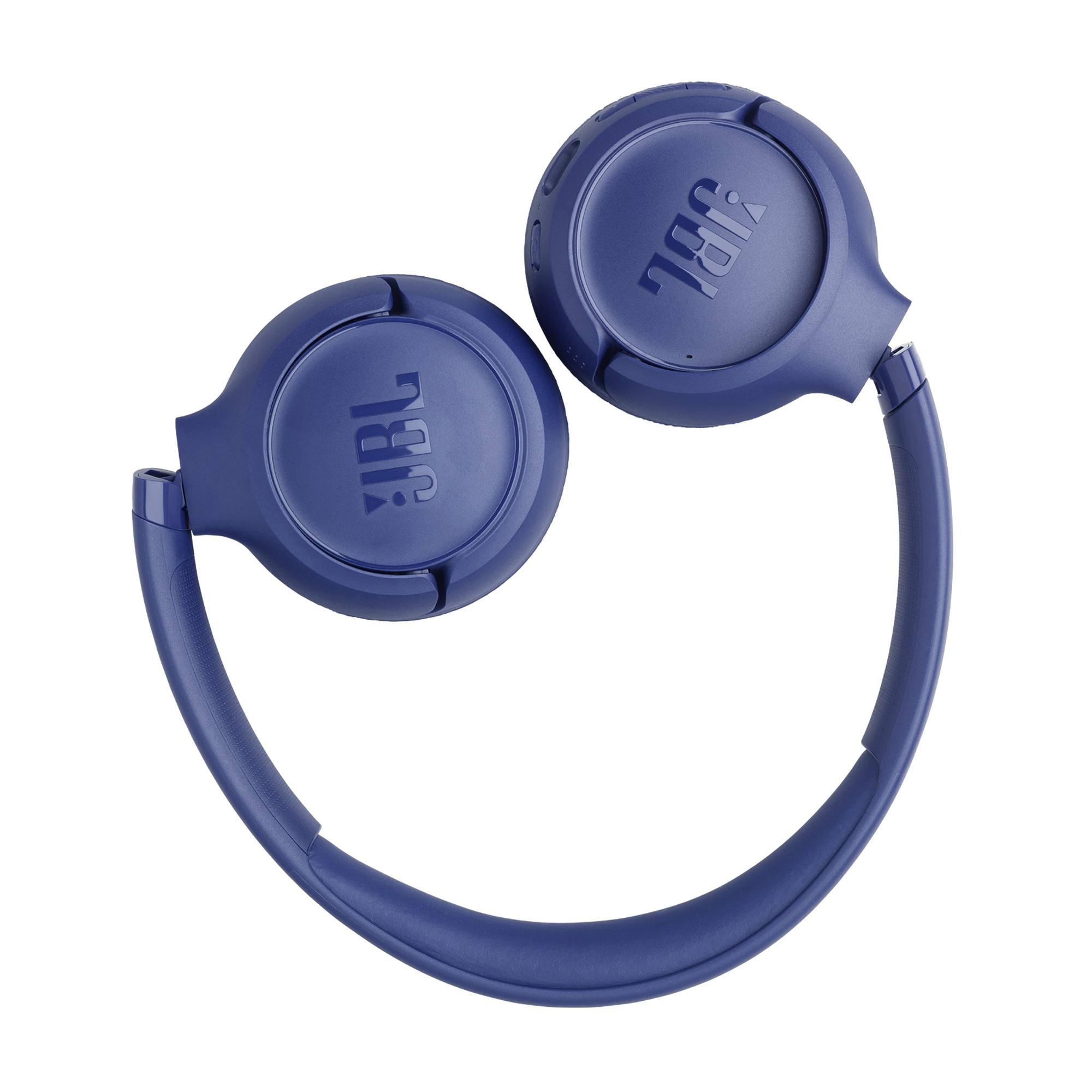 Fone JBL Tune 530BT azul dobrado, com as duas conchas giradas para dentro e o logotipo da JBL à mostra, sobre fundo branco.